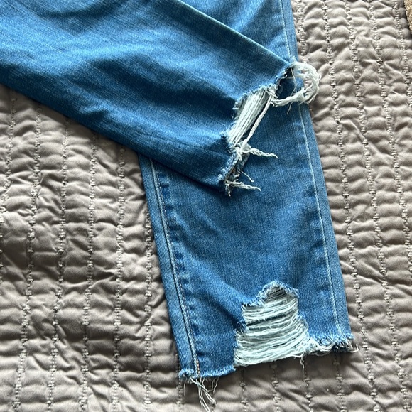 Levi’s 711 Skinny Medium Wash Stretchy Jean with Raw Hem in Women’s Size 16 - Picture 5 of 8